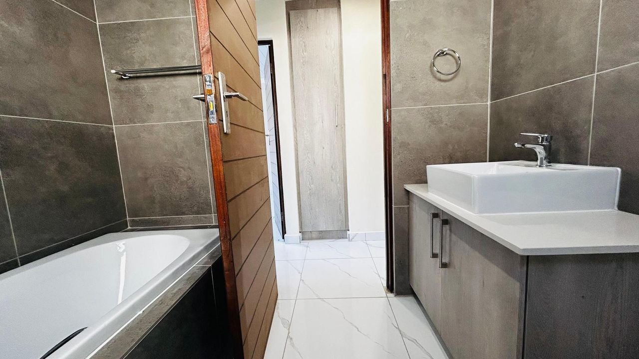Photo 19 of 25
