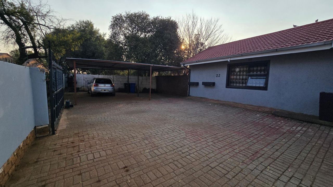 Photo 18 of 20