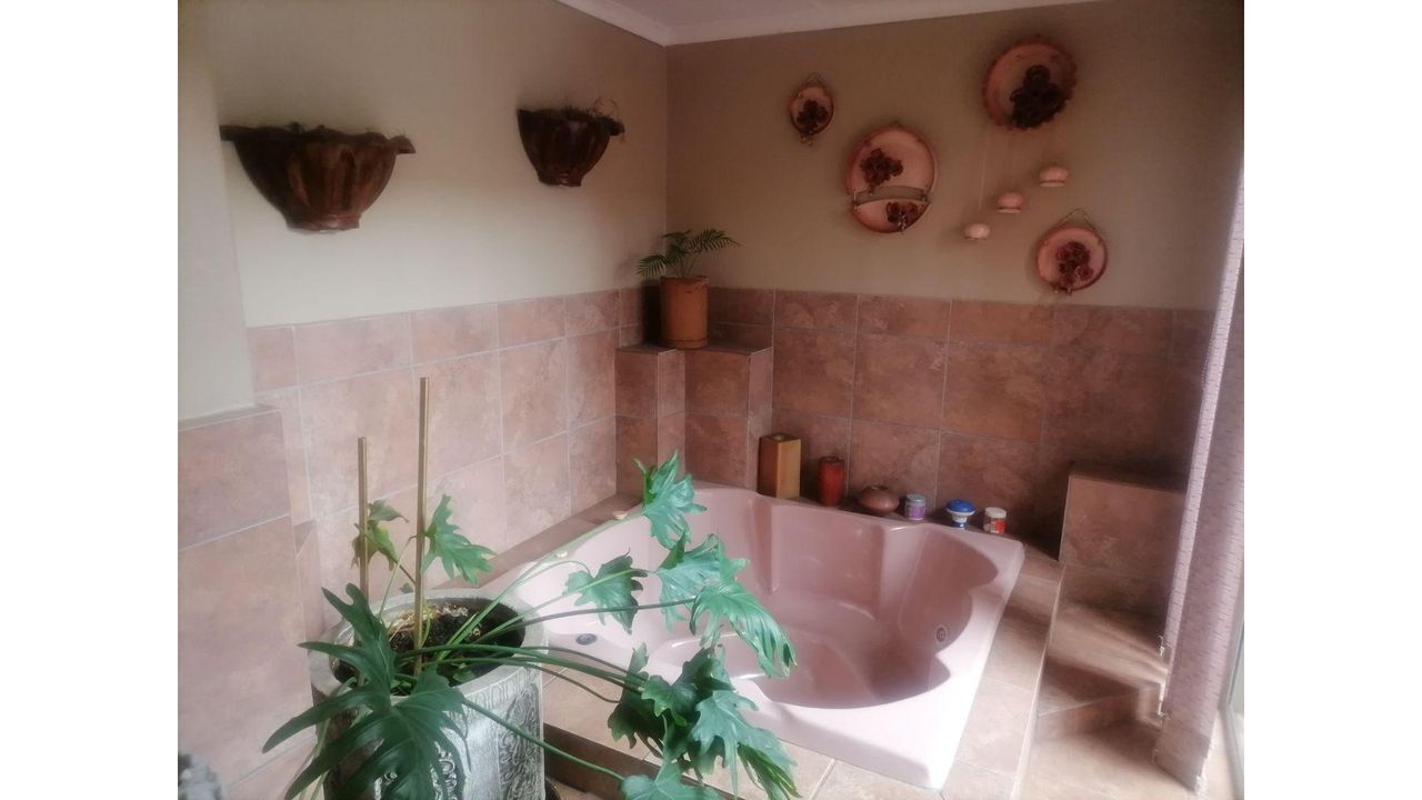 Photo 9 of 30