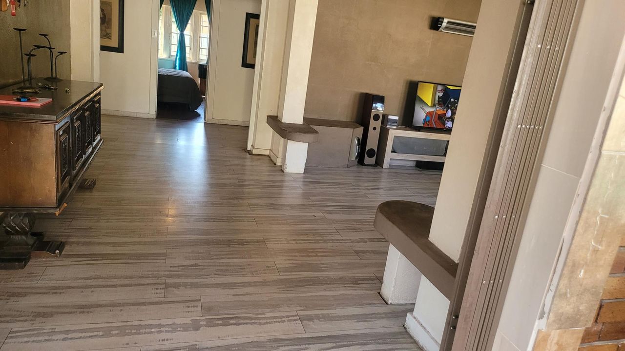 Photo 5 of 26
