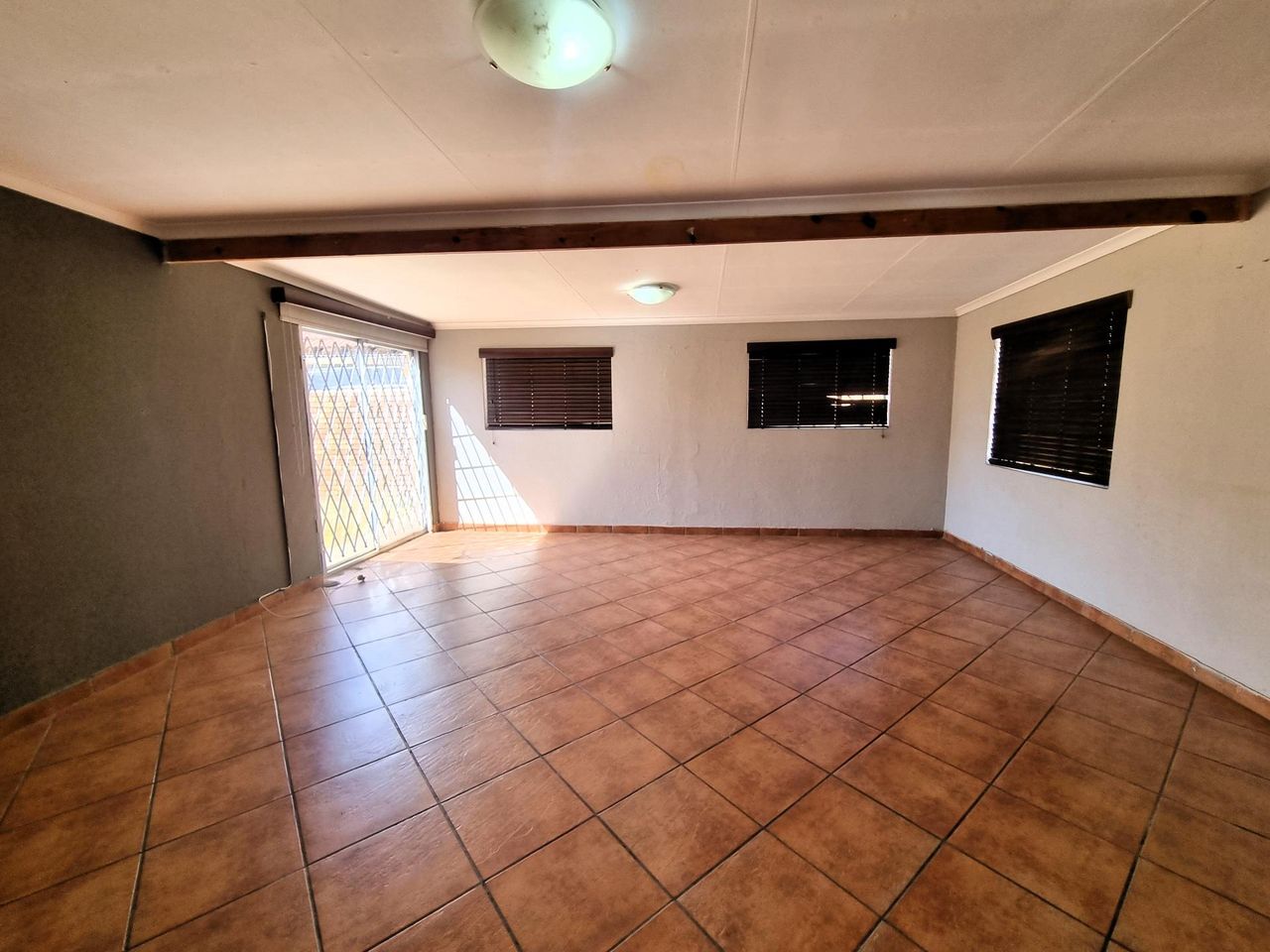 Photo 4 of 28