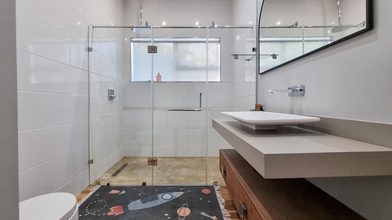 Photo 35 of 40