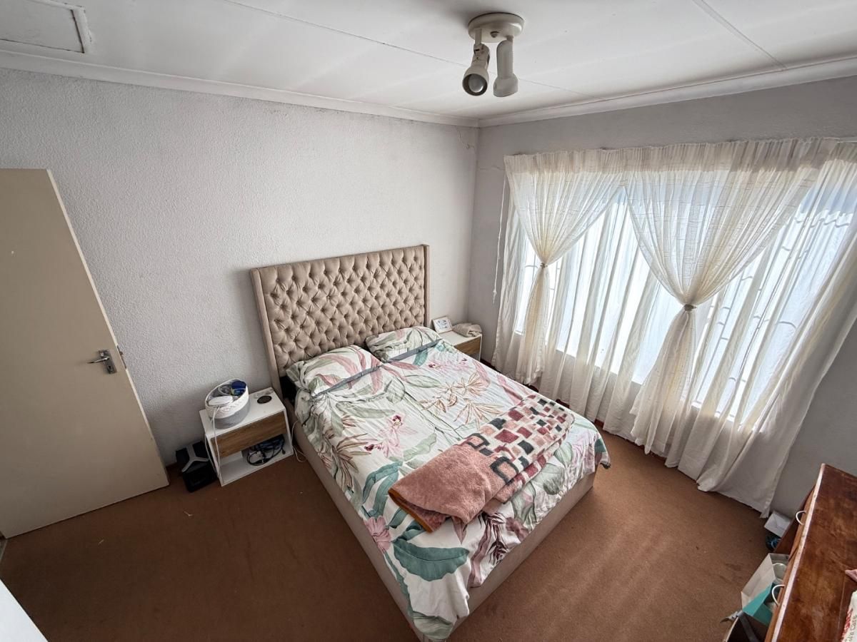 2 Bedroom apartment for sale in Princess AH, Roodepoort
