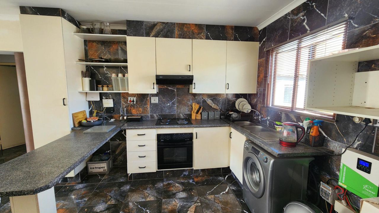 Photo 4 of 21