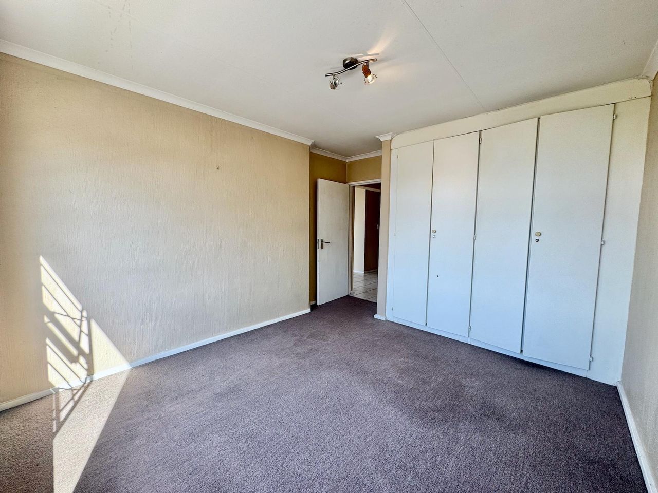 Photo 18 of 25