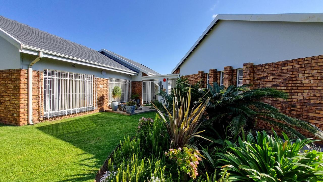 Photo of 4 Bedroom house for sale in Kanonkop, Middelburg