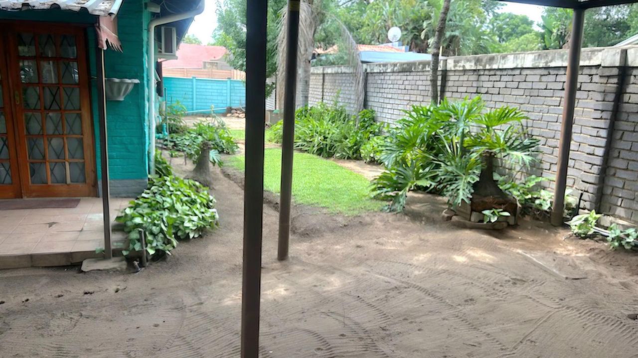 Photo 5 of 28