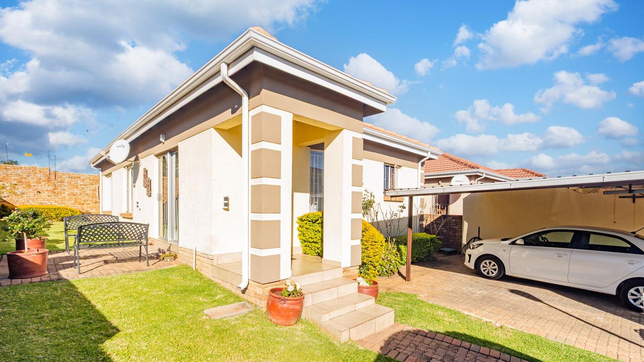 Photo of 2 Bedroom cluster for sale in North Riding AH, Randburg
