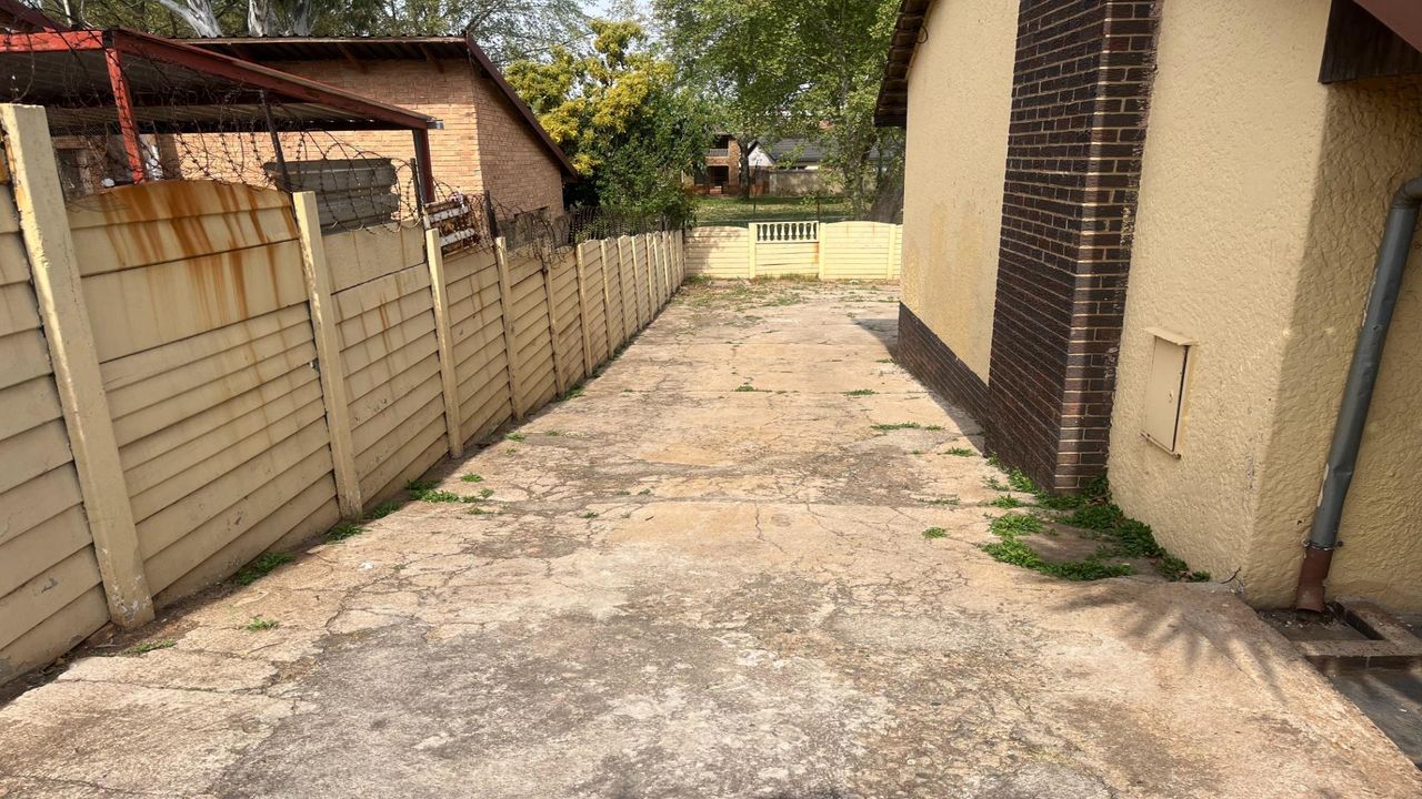 Photo 23 of 33
