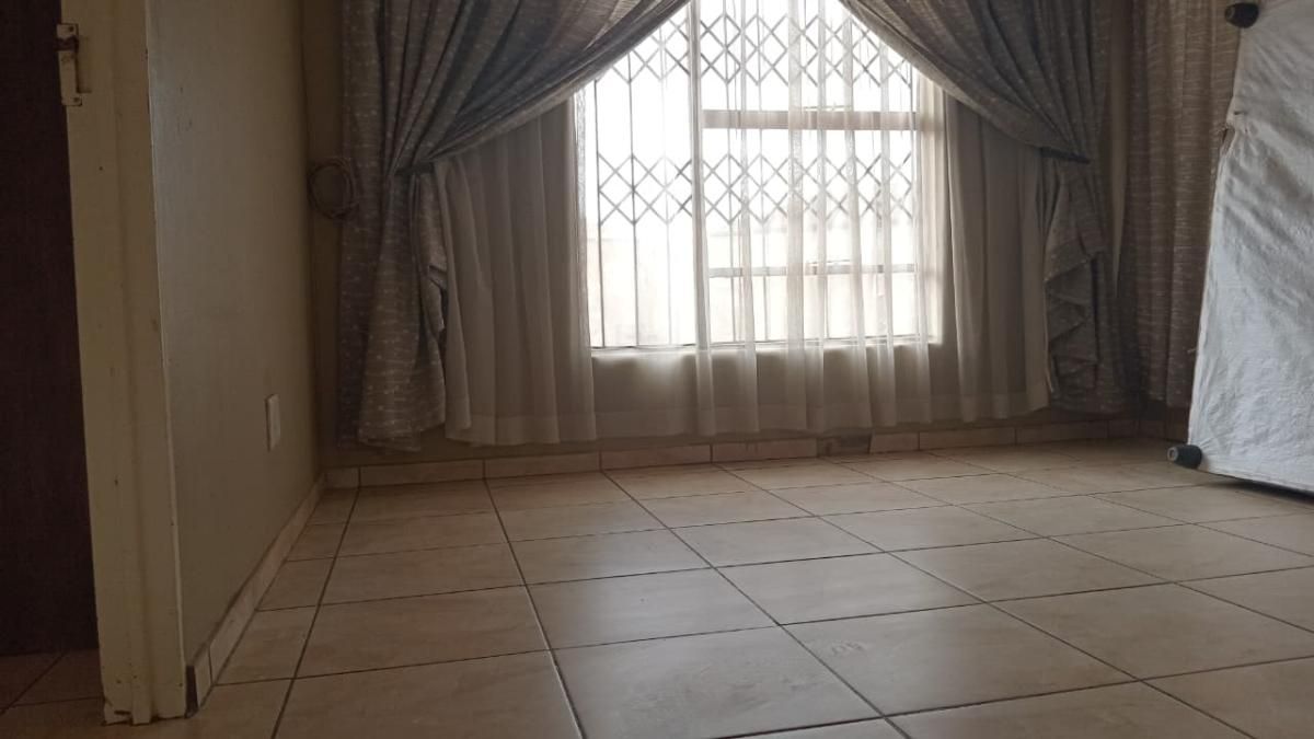 Photo 15 of 18