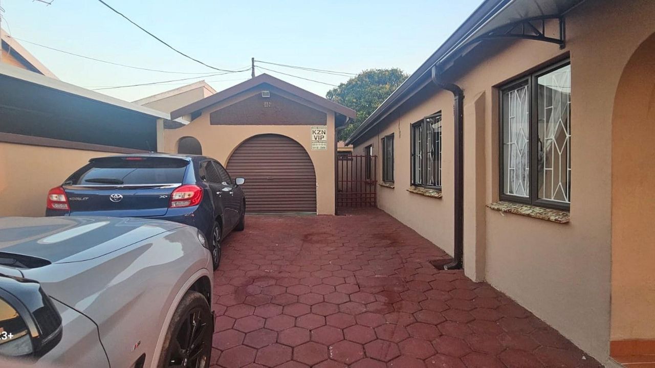 Photo 3 of 24