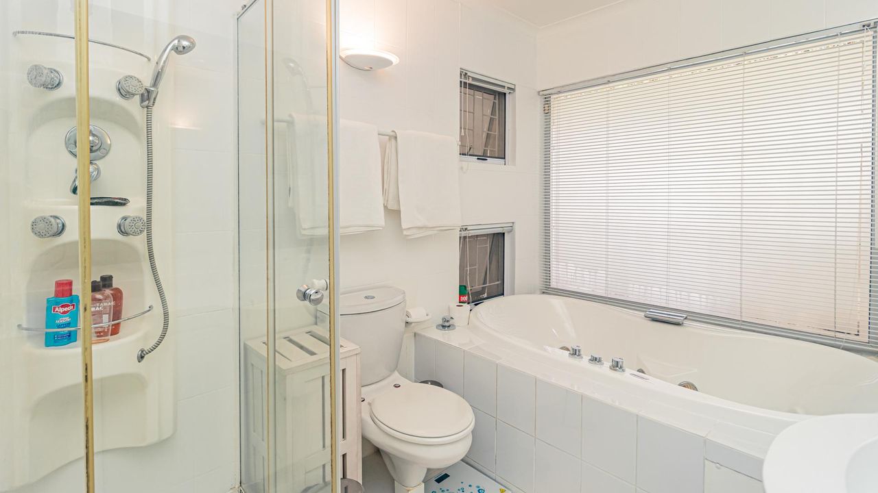 Photo of 3 Bedroom house for sale in Green Point, Cape Town