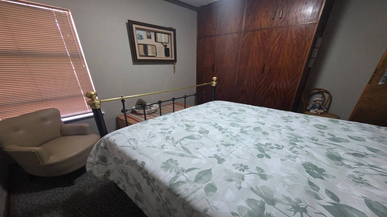 Photo 19 of 24