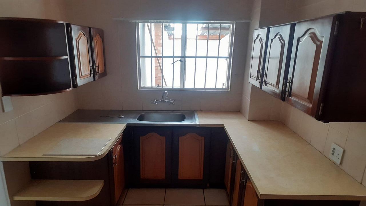 Photo 3 of 27