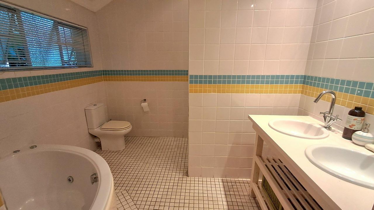 Photo 21 of 26