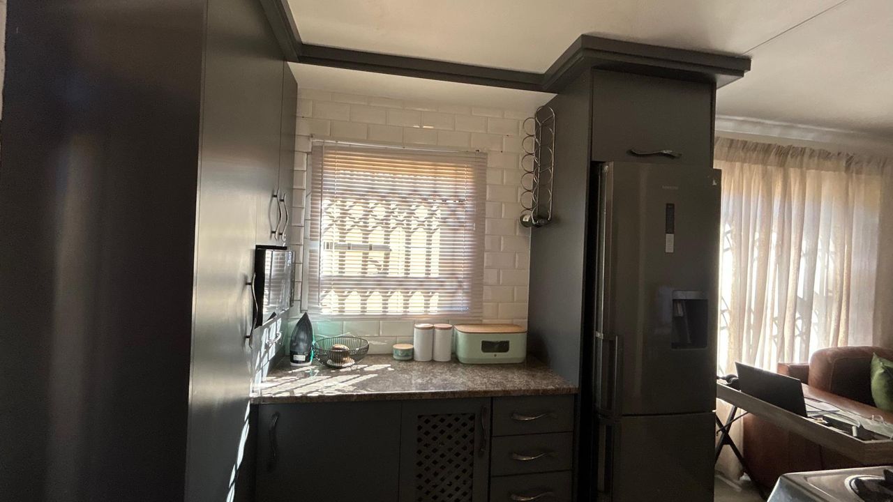 Photo 3 of 26