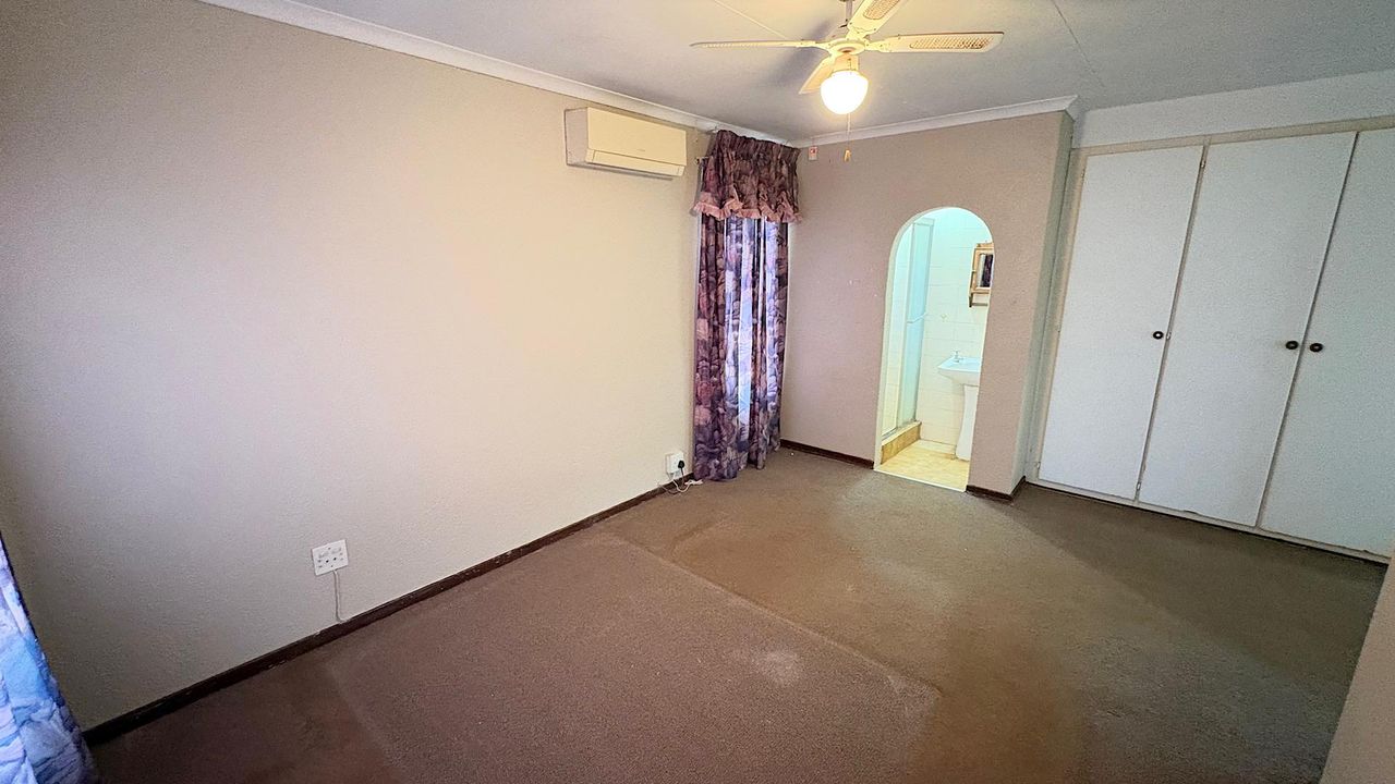 Photo 27 of 58
