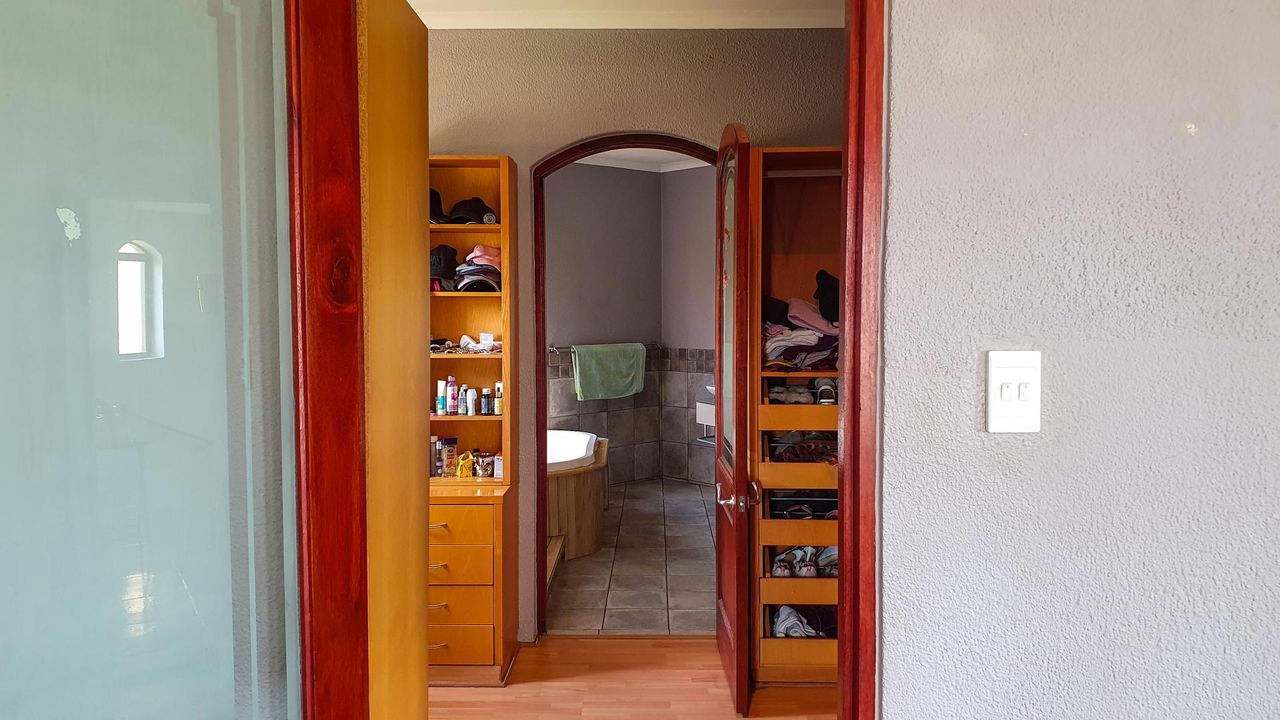 Photo 17 of 27