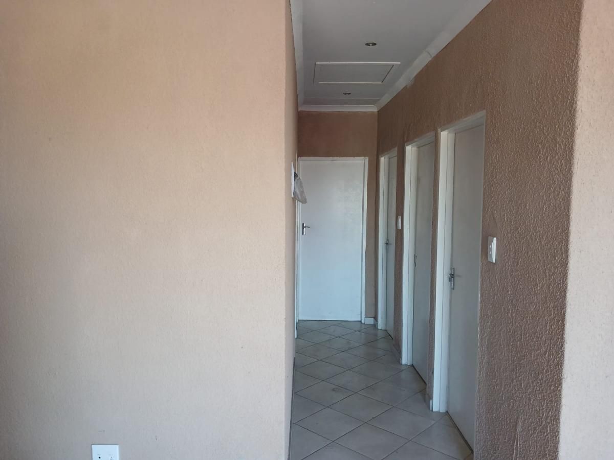 Photo 16 of 17