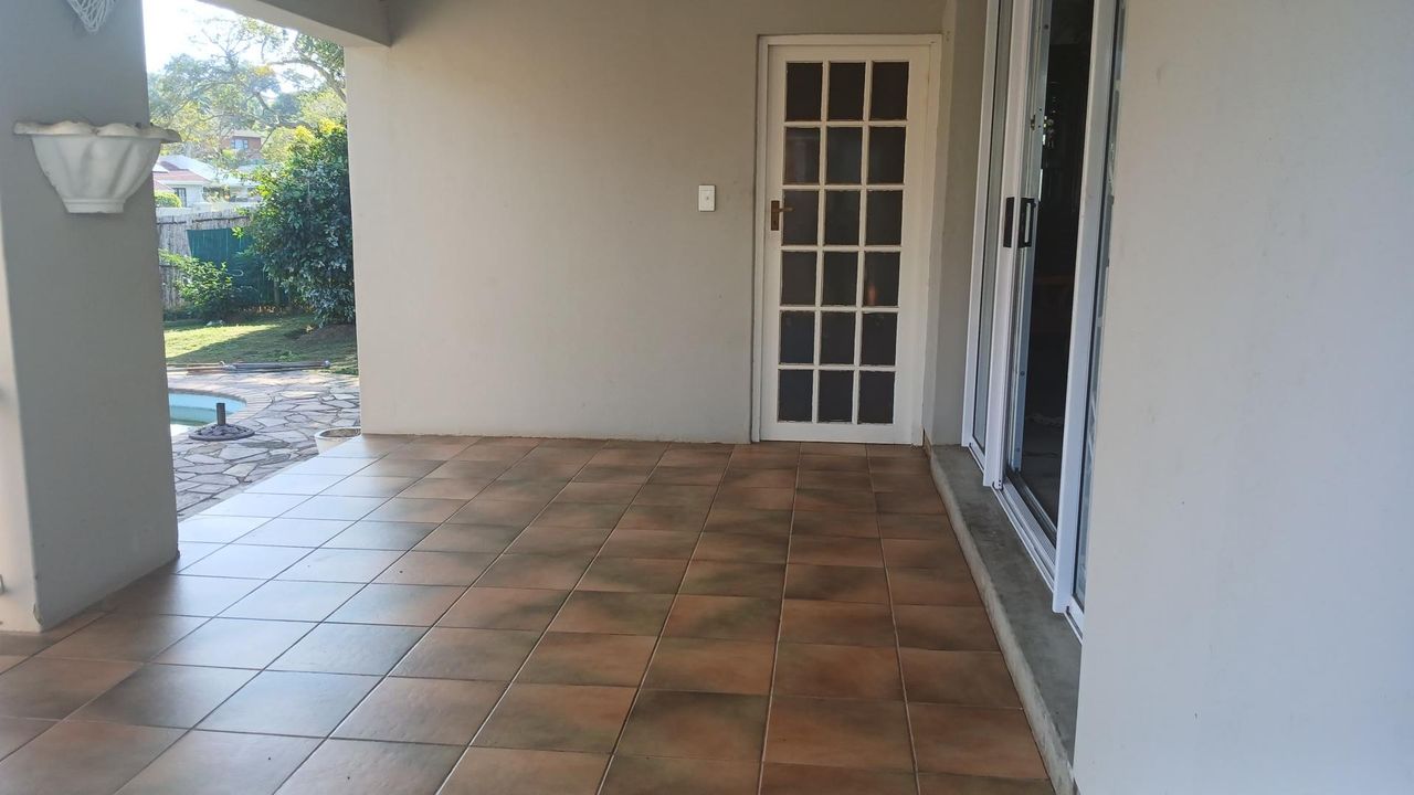 Photo 18 of 27