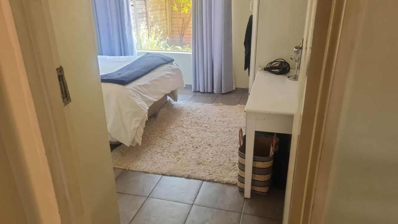 Photo 18 of 25