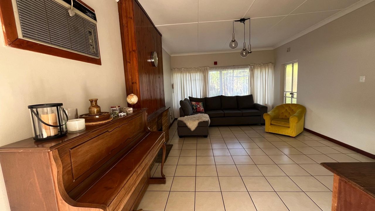 Photo 10 of 33