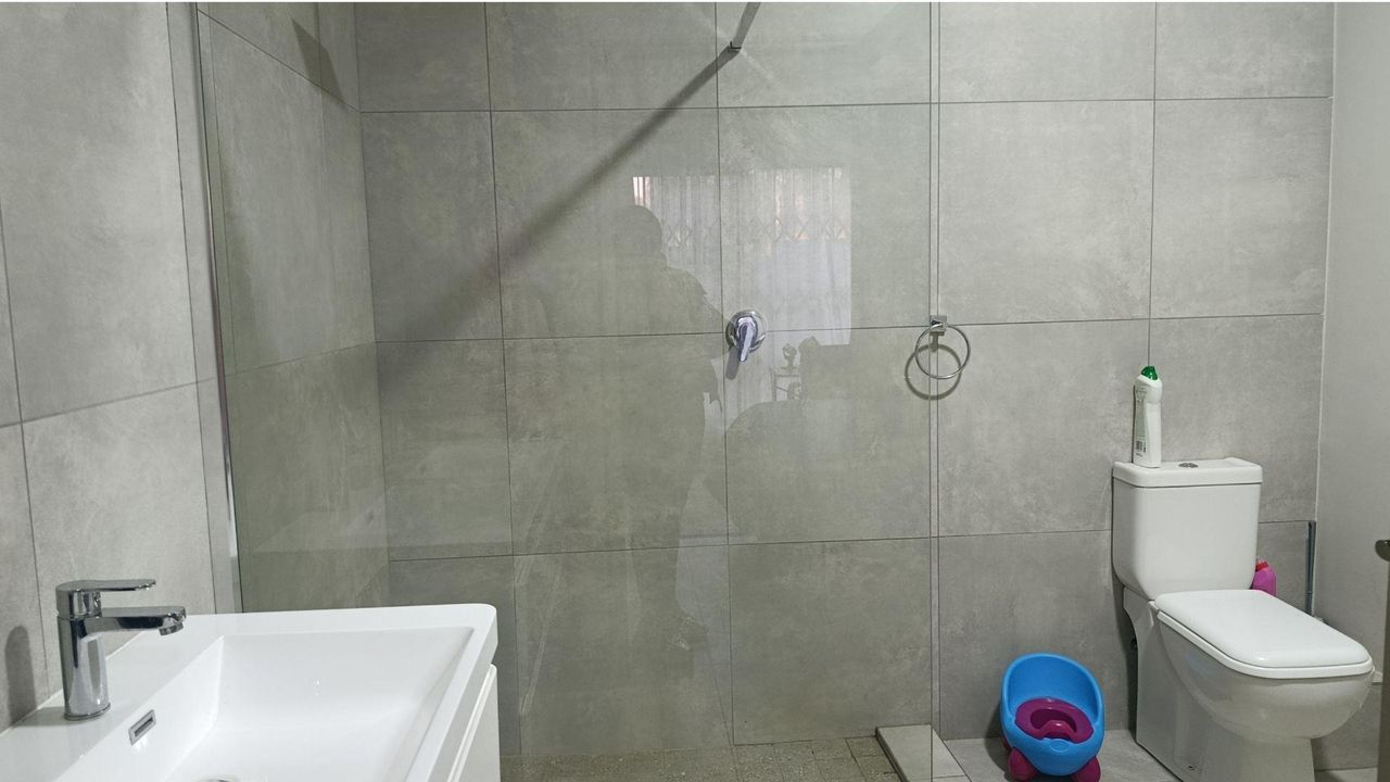 2 Bedroom townhouse - sectional for sale in Die Hoewes, Centurion