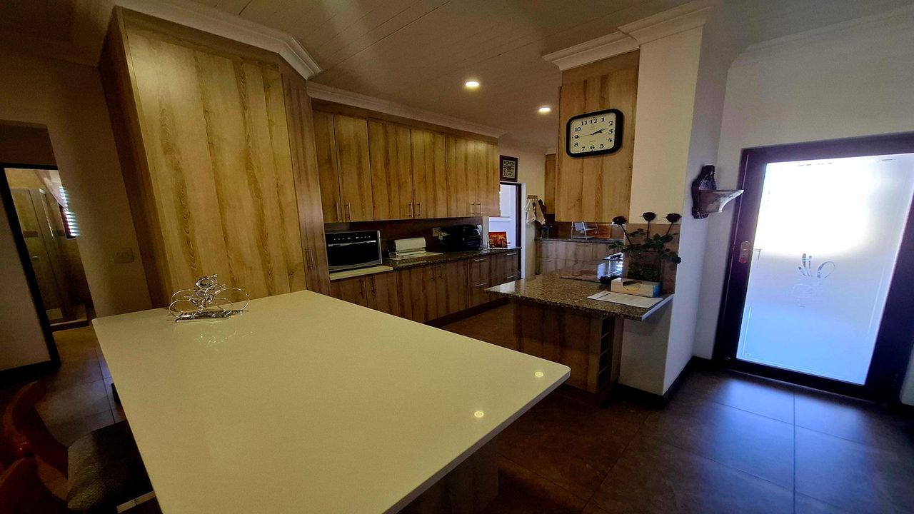 Photo 6 of 21