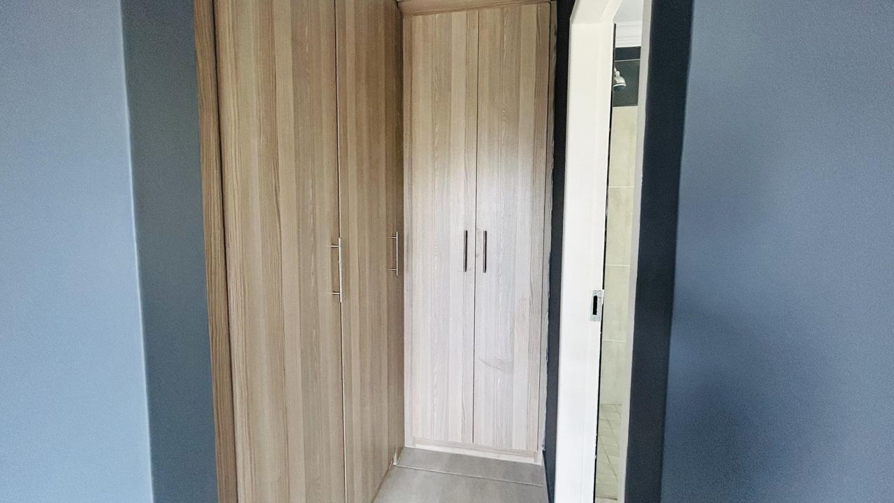 Photo 14 of 23