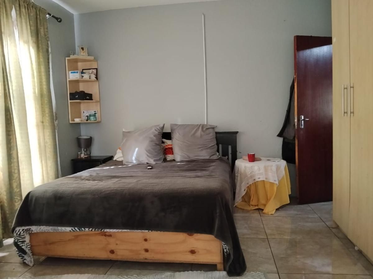 Photo 13 of 26