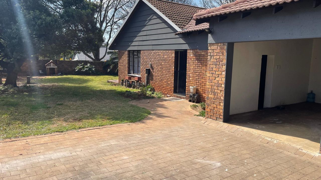 Photo 18 of 20