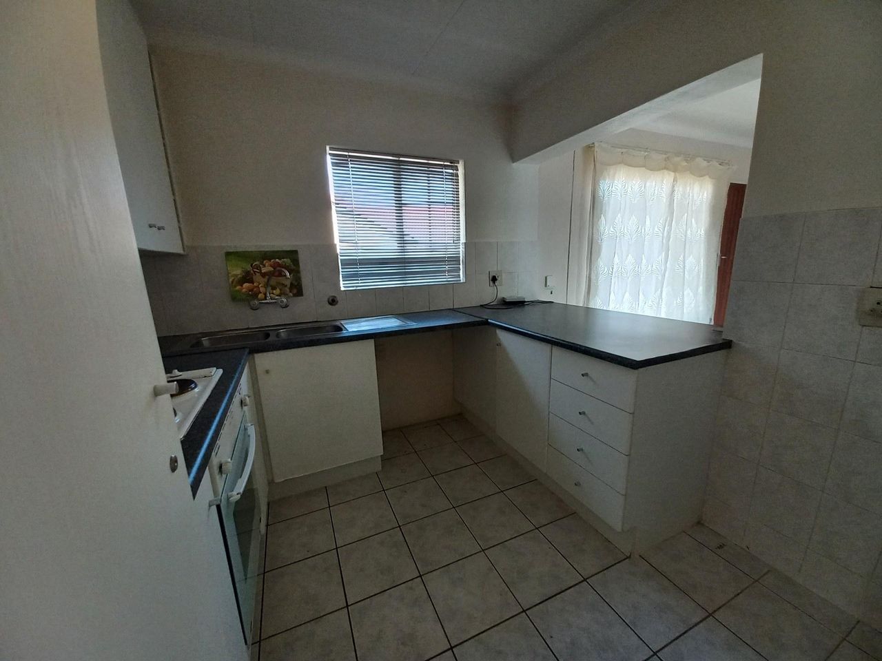 Photo 9 of 28