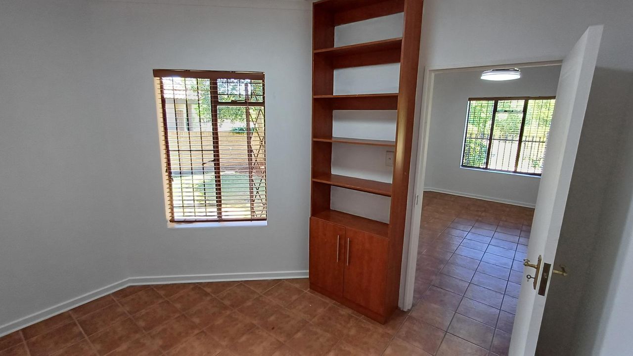 Photo 4 of 27