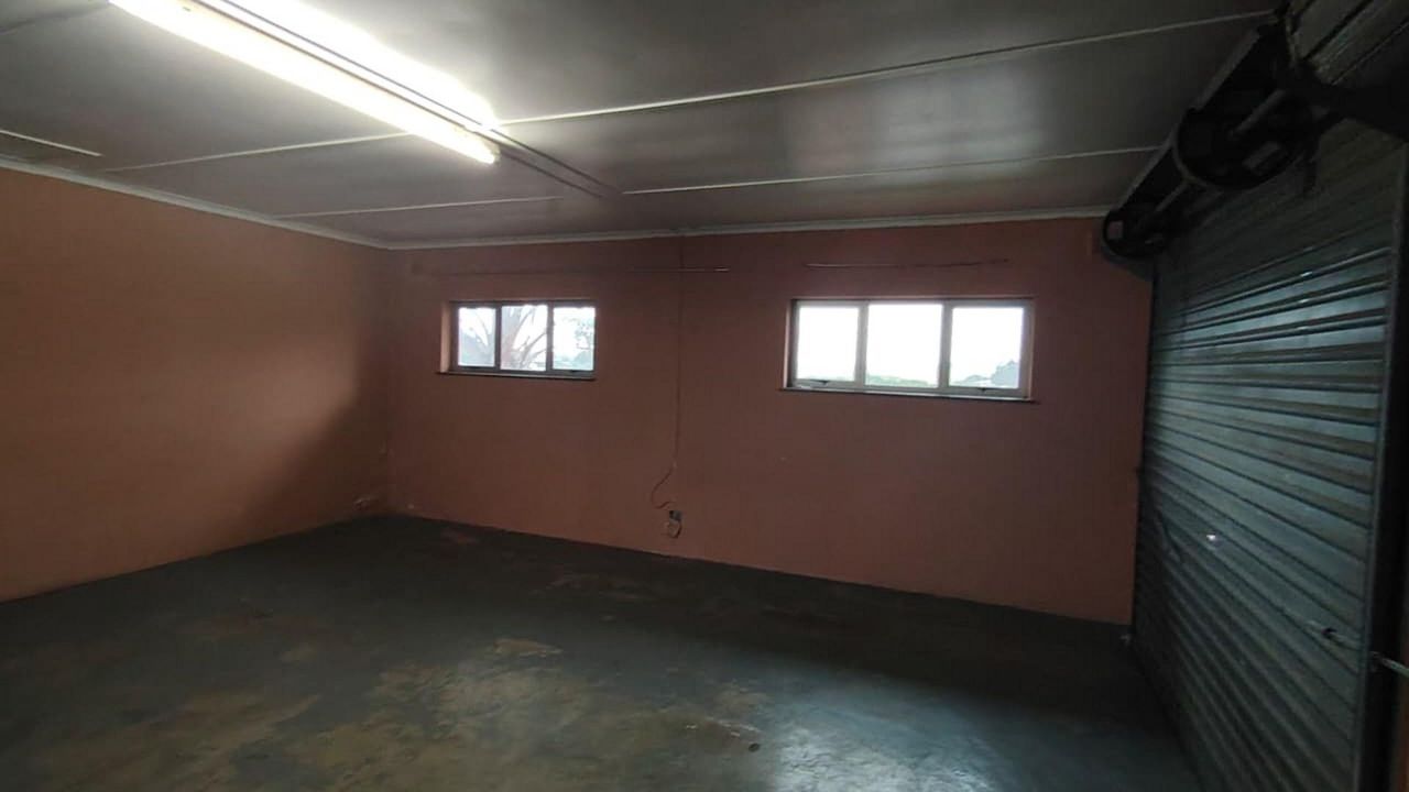 Photo 18 of 22