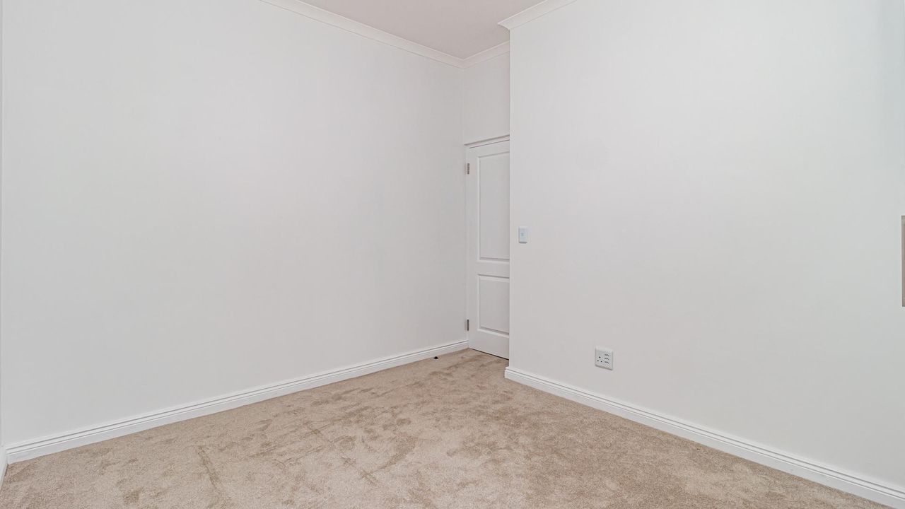 Photo 17 of 33