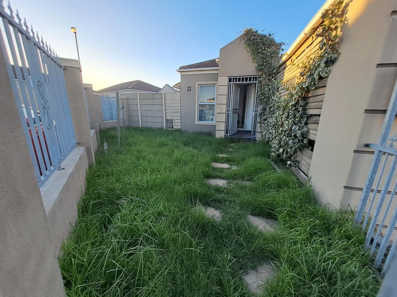 Photo 3 of 21