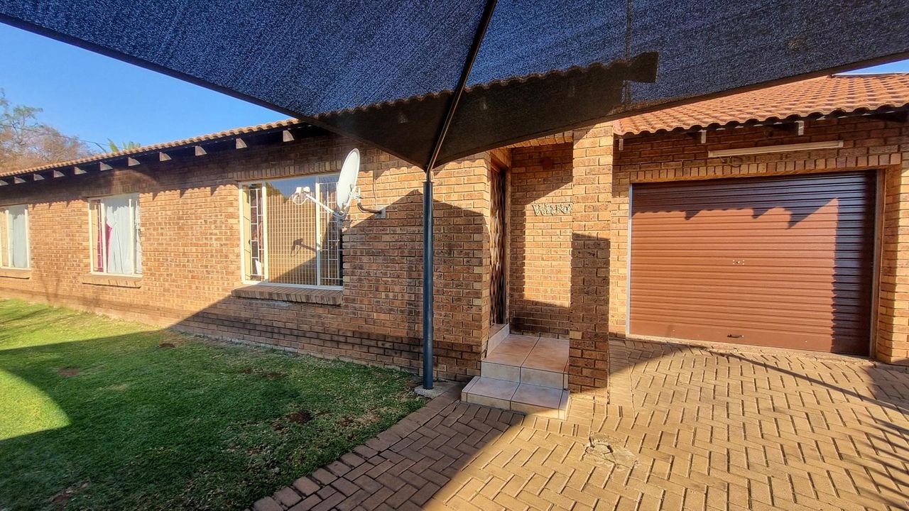 Photo 3 of 26