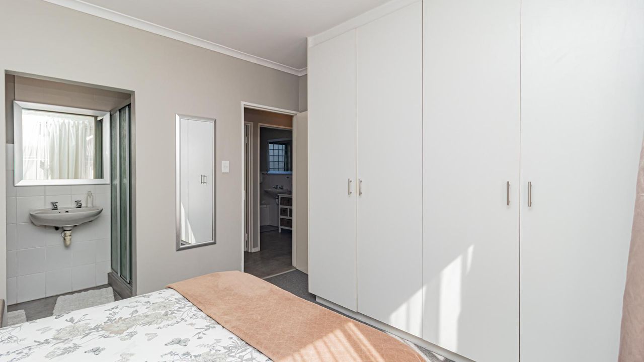 Photo of 3 Bedroom house for sale in Oakglen, Bellville