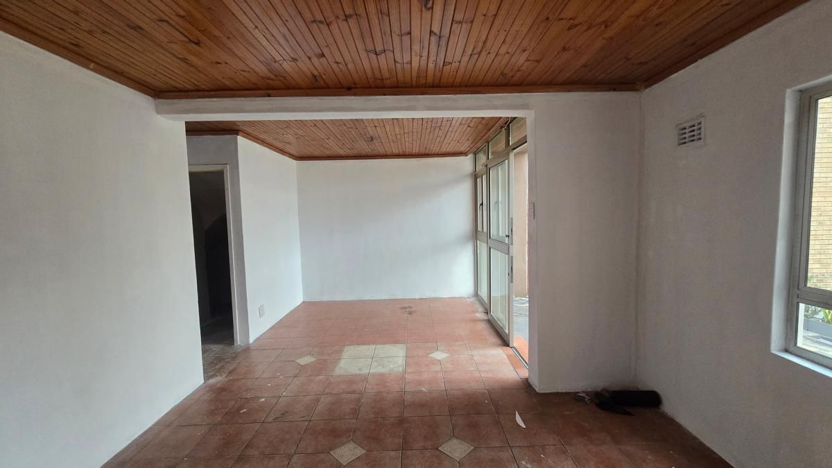 Photo 6 of 28