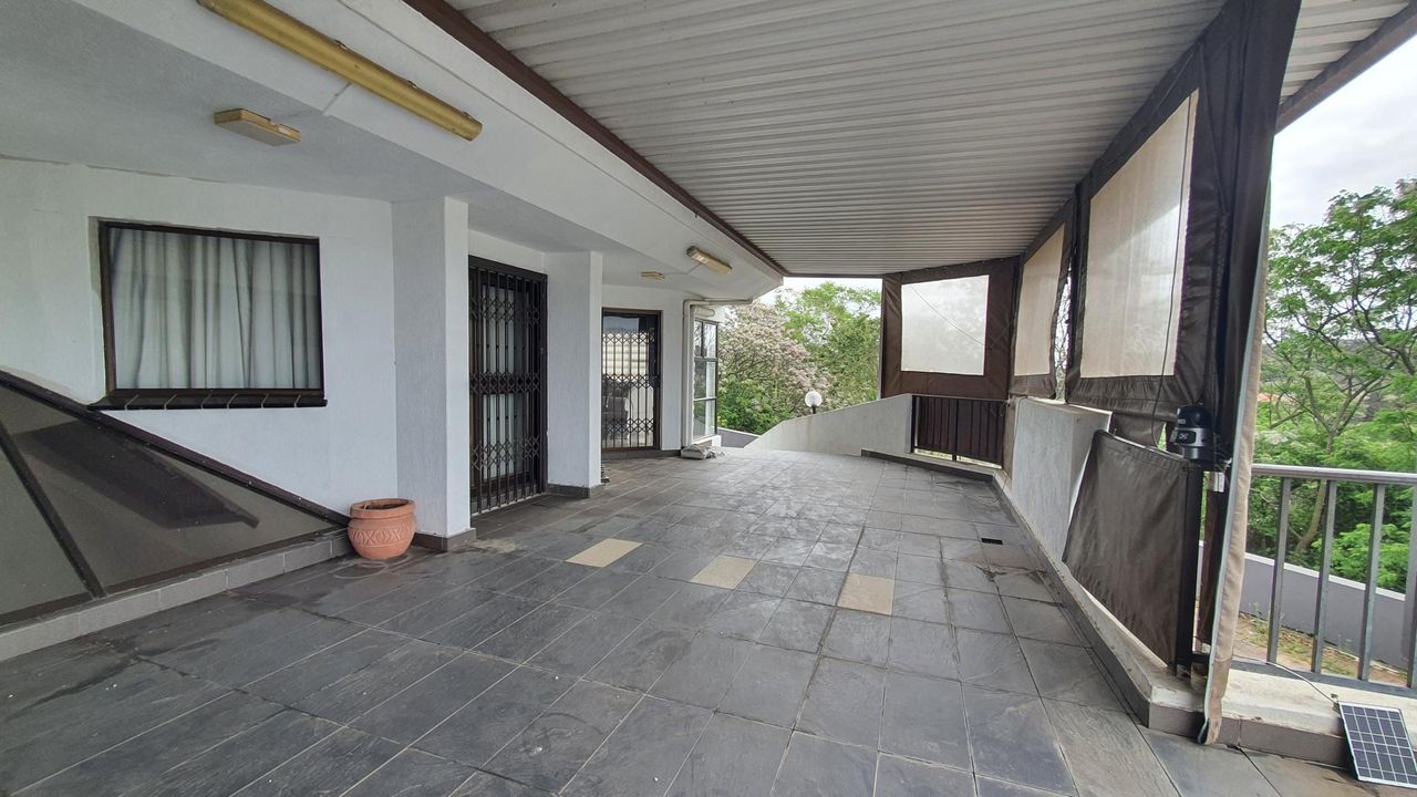Photo 16 of 44