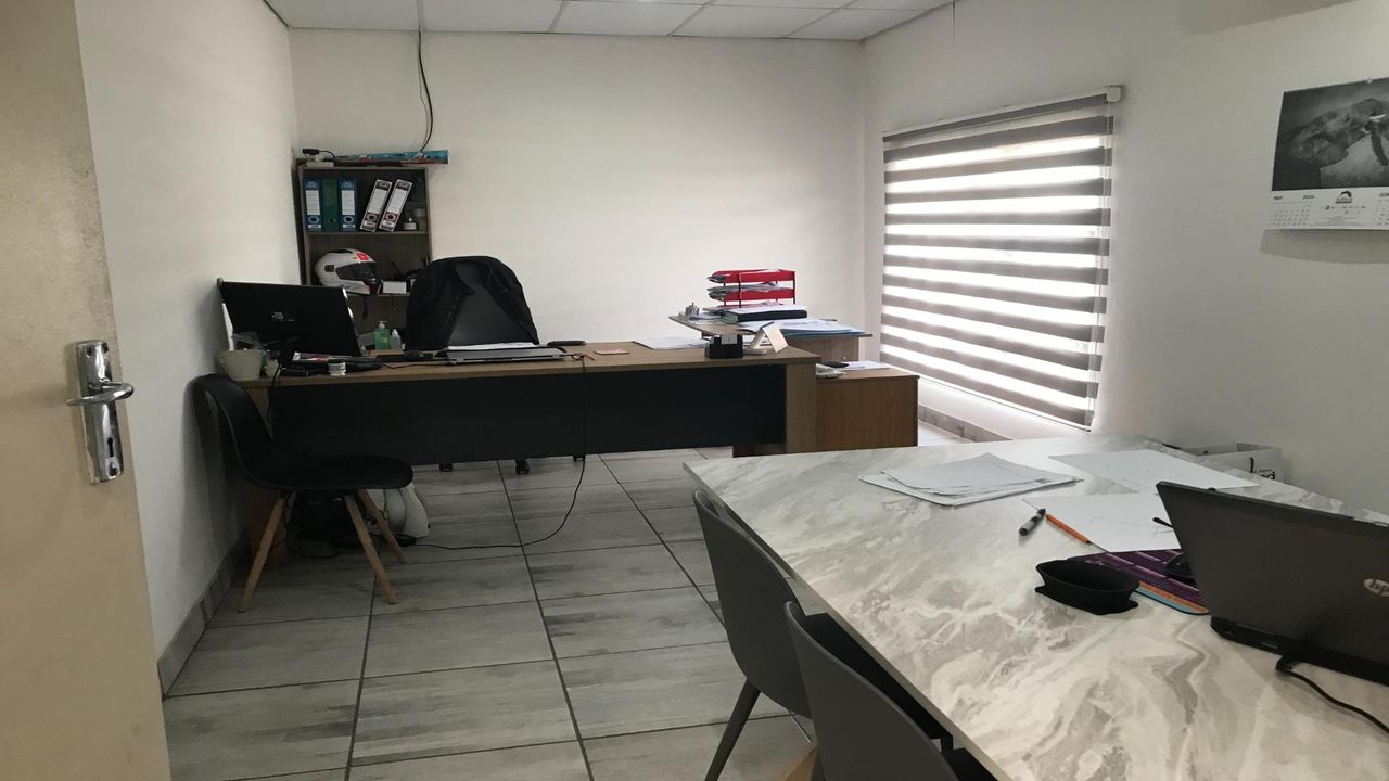 Photo 10 of 14