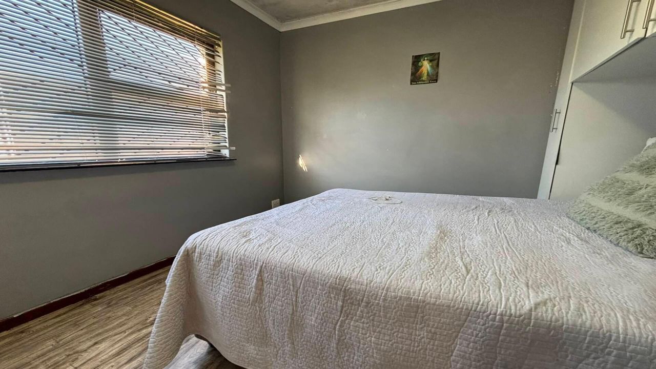 Photo 14 of 22