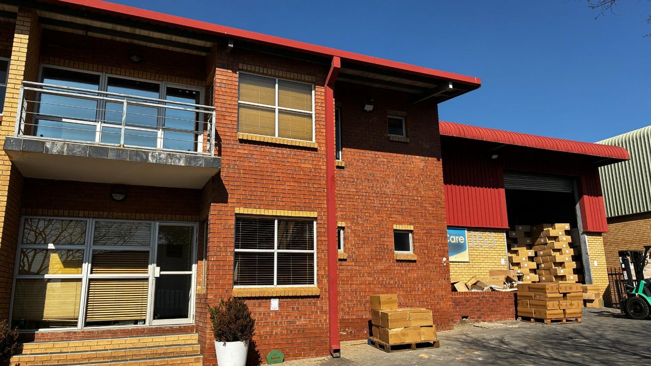 Photo 3 of 24