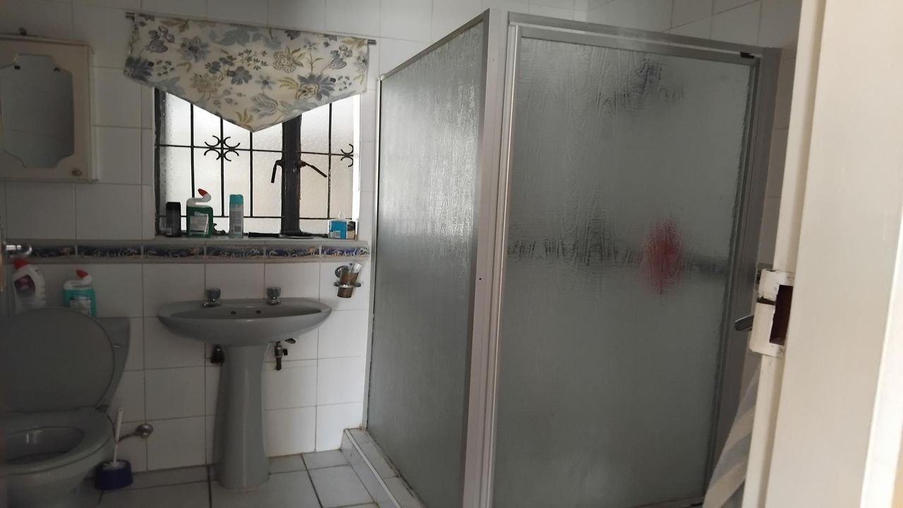 Photo 12 of 23