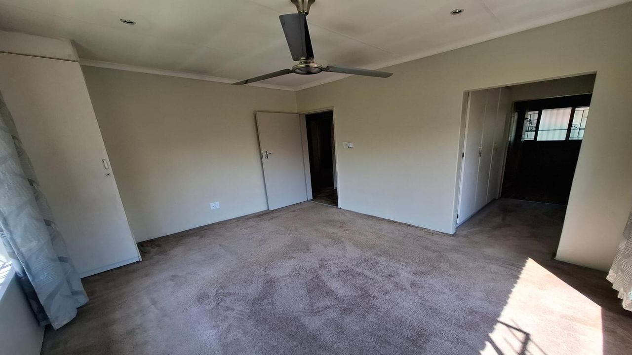 Photo 16 of 25