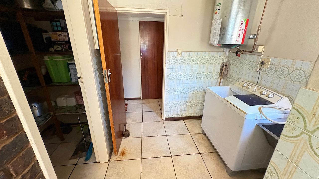 Photo 9 of 17