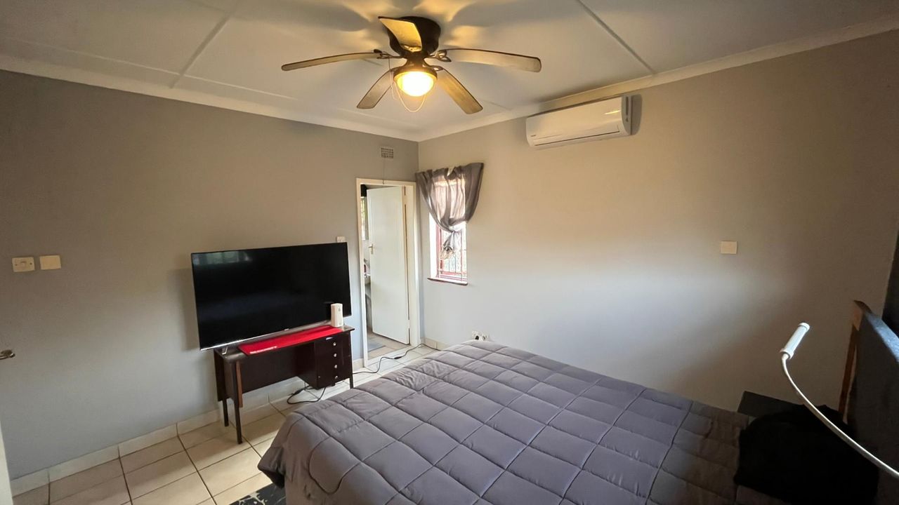 Photo 17 of 24