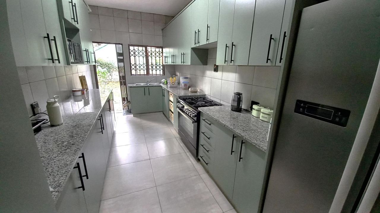 Photo 9 of 22