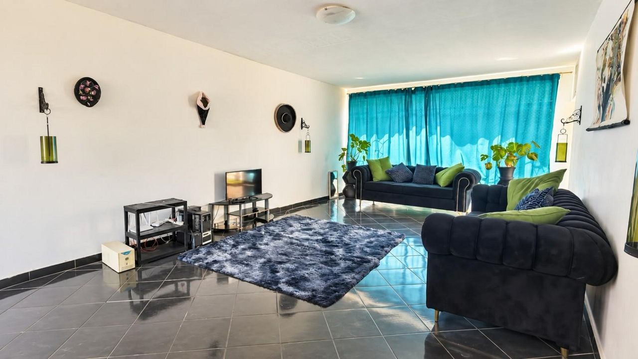 Photo 9 of 18