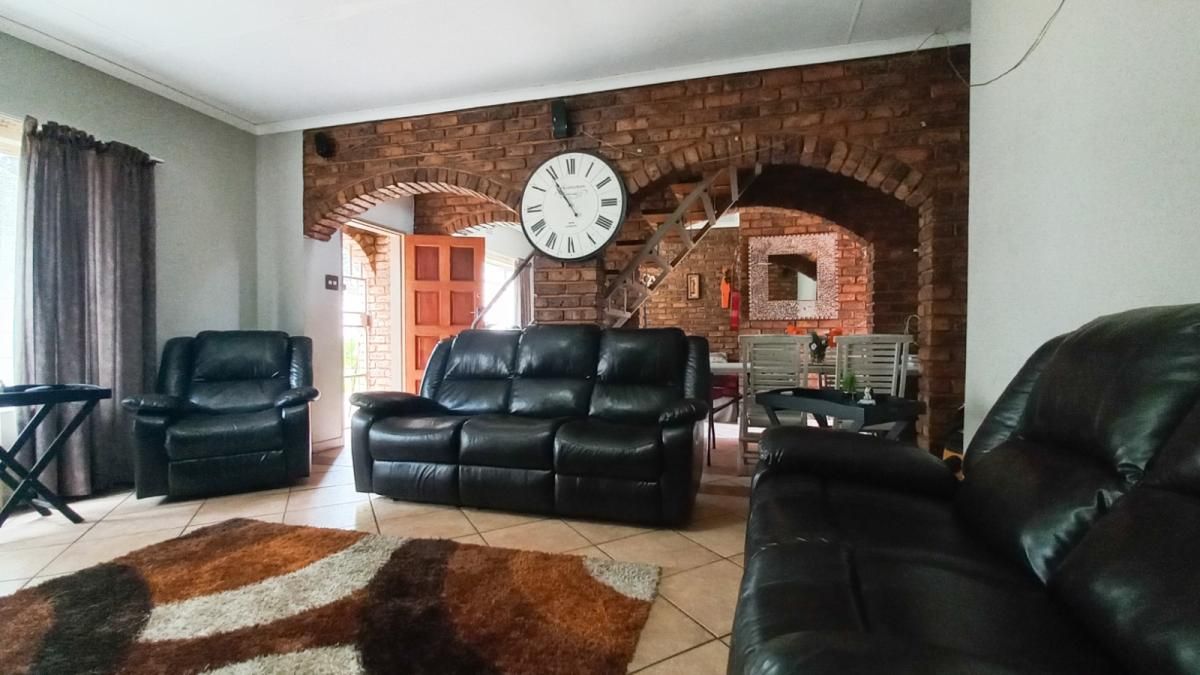 Photo of 3 Bedroom townhouse - sectional for sale in Middelburg Central